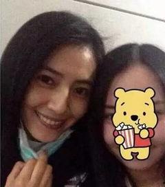 吃大瓜的路人照片,揭秘吃大瓜路人的真实瞬间